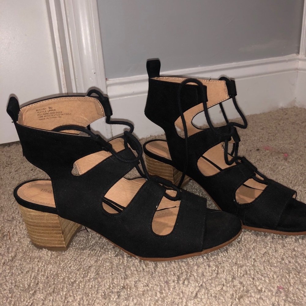 Black tie up heels